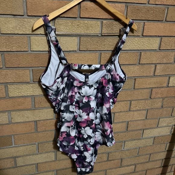 NWT DACI Sweetheart Neckline Backless One Piece Swimsuit-Purple Floral Size 18W - Picture 6 of 6